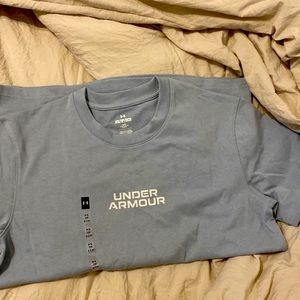 Under armor heavy weight XS shirt in light blue.